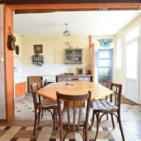 Дом отдыха Comfortable Holiday Near Sea In Агон-Кутенвиль